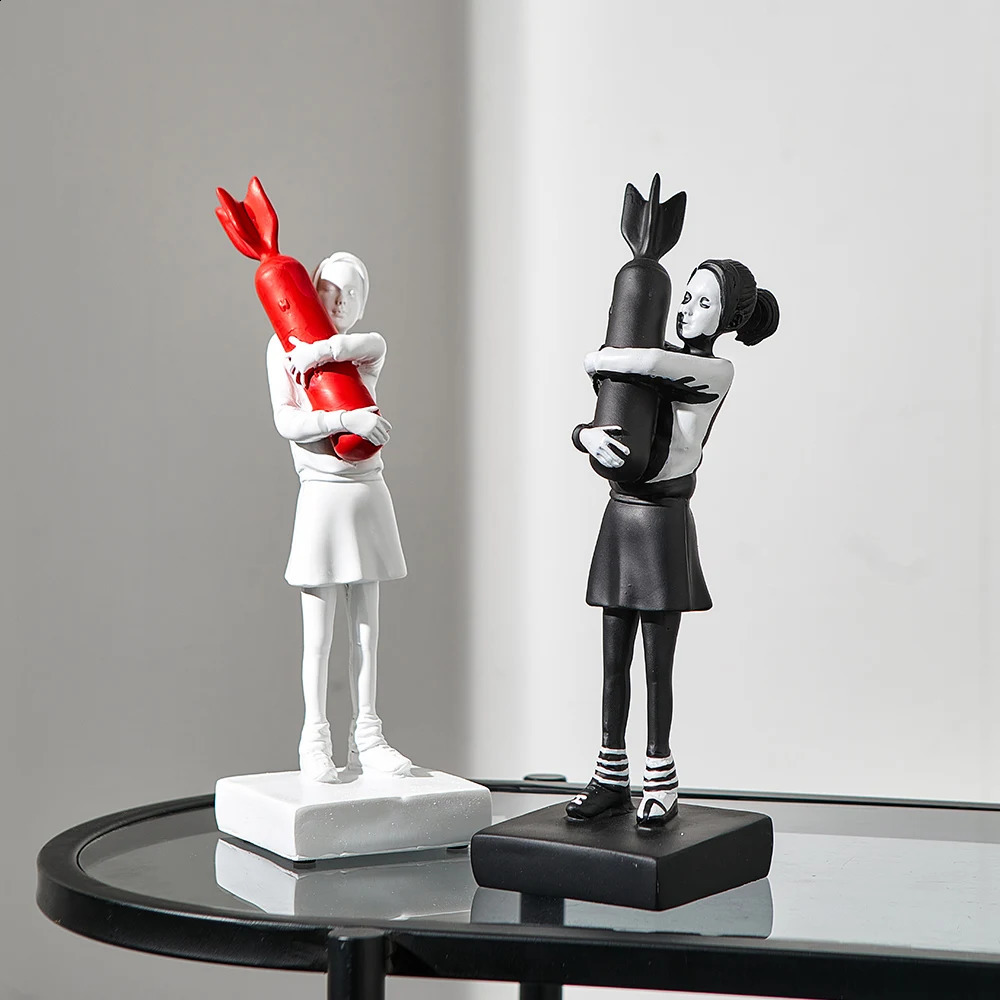 Banksy Hugging Bomb Girl Statue Sculptur Hugger Hugging Peace Bomb Girl Home Decoration Accessories Living Room Decoration 240819