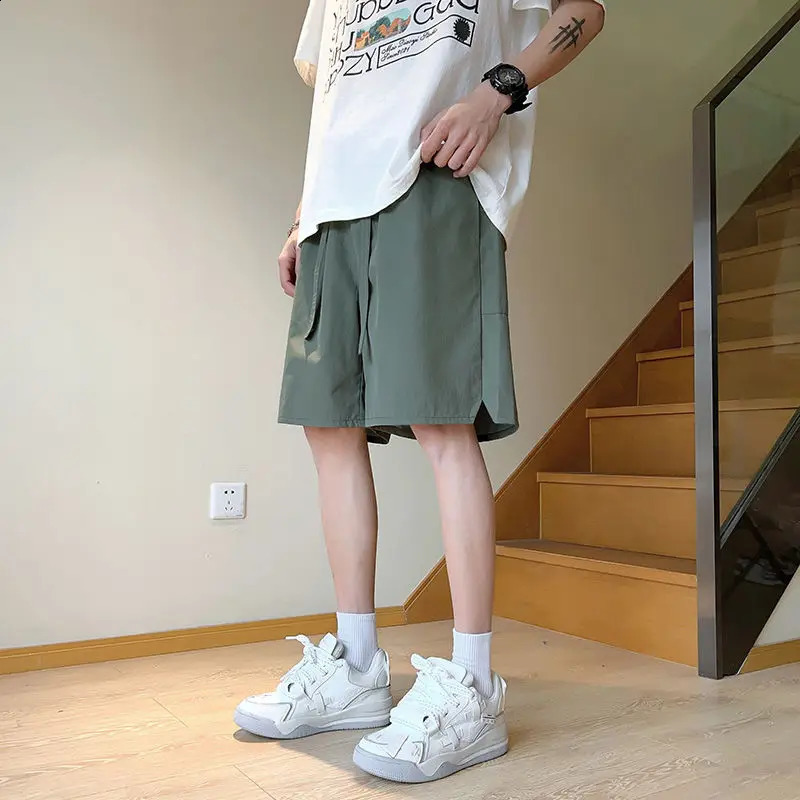 Summer mens solid color pocket elastic high waisted knee pants wide leg British style loose drawstring shorts 240819