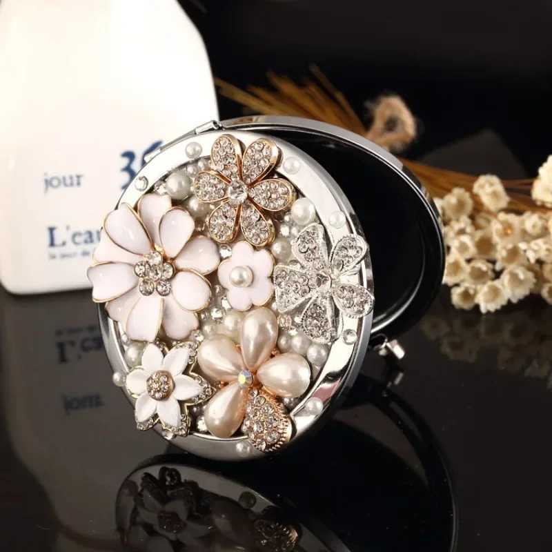 Mini Pocket Cosmetic Makeup Mirror Pearl Crystal Flower Foldable Magnifying Compact Mirror Party Favors Christmas Gift Y240819