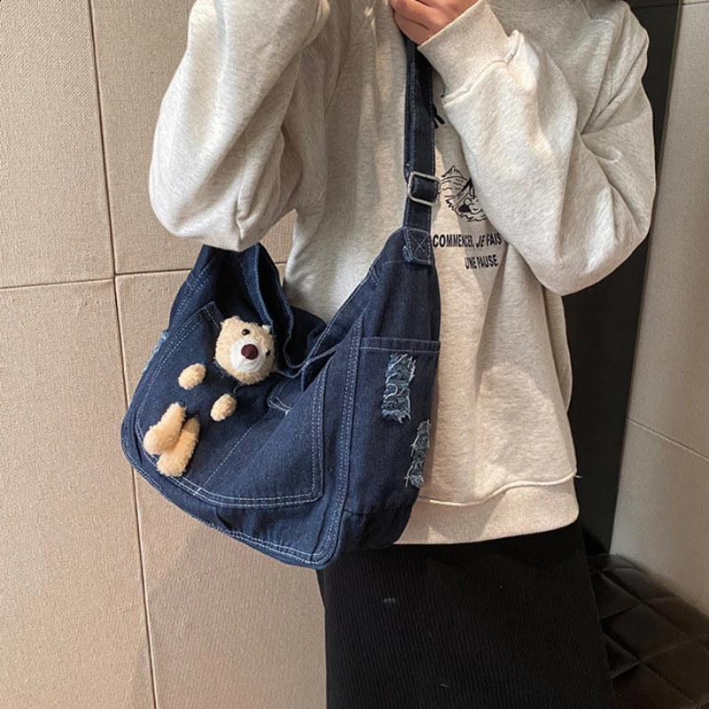 Cartoon Bear Washed Denim Postman Bag Forest Cute Commuting Shoulder Bag Fashionable Large Capacity Crossbody Tote Bag 240819