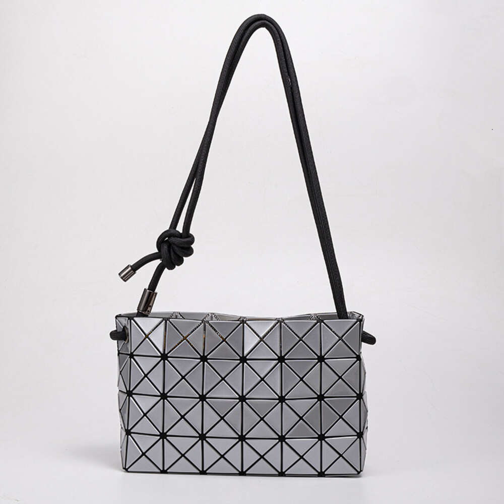 2024 new Lingge women's high-end handbag, versatile and lifelong tofu bag for women