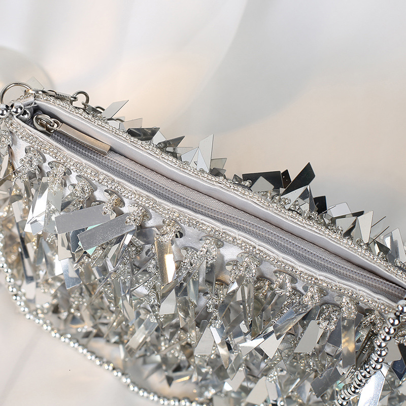 Silver handmade beaded sequin handbag, dinner bag, women's Korean version versatile handbag