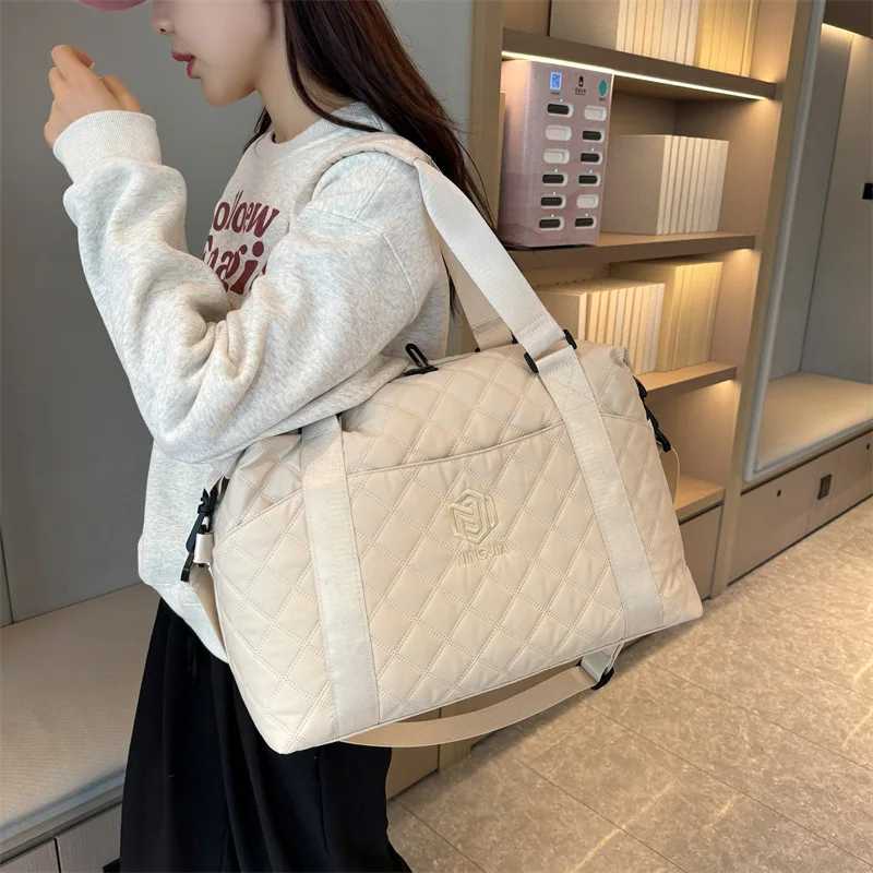 Carry On Travel Duffle Bag Nylon Waterproof Sports Gym Tote Bags for Women Large Capacity Storage Luggage Handbag CL240820