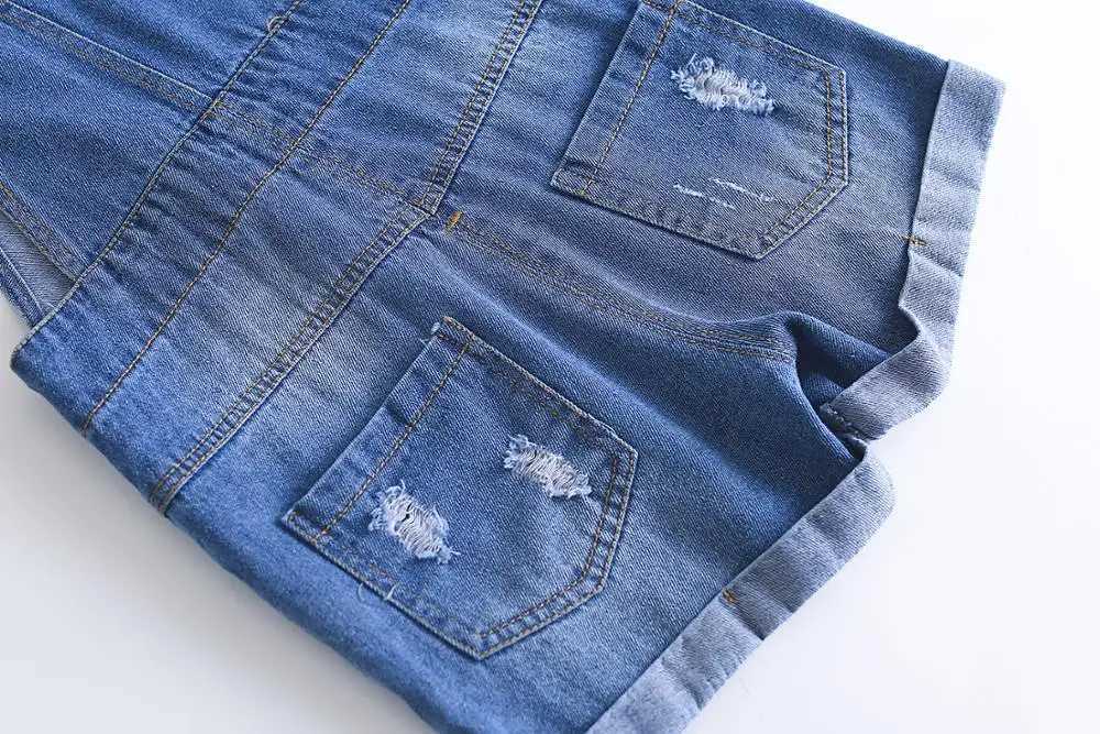Chumhey 1-4T childrens shorts summer boys and girls thin denim jeans childrens jumpsuit baby clothing baby clothing childrens shorts W240806