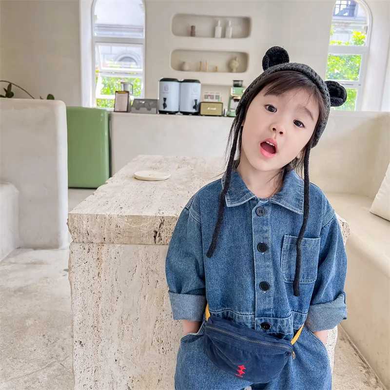 Childrens jumpsuit 2024 autumn childrens clothing Korean denim jumpsuit autumn long sleeved jumpsuit baby boys and girls W240806