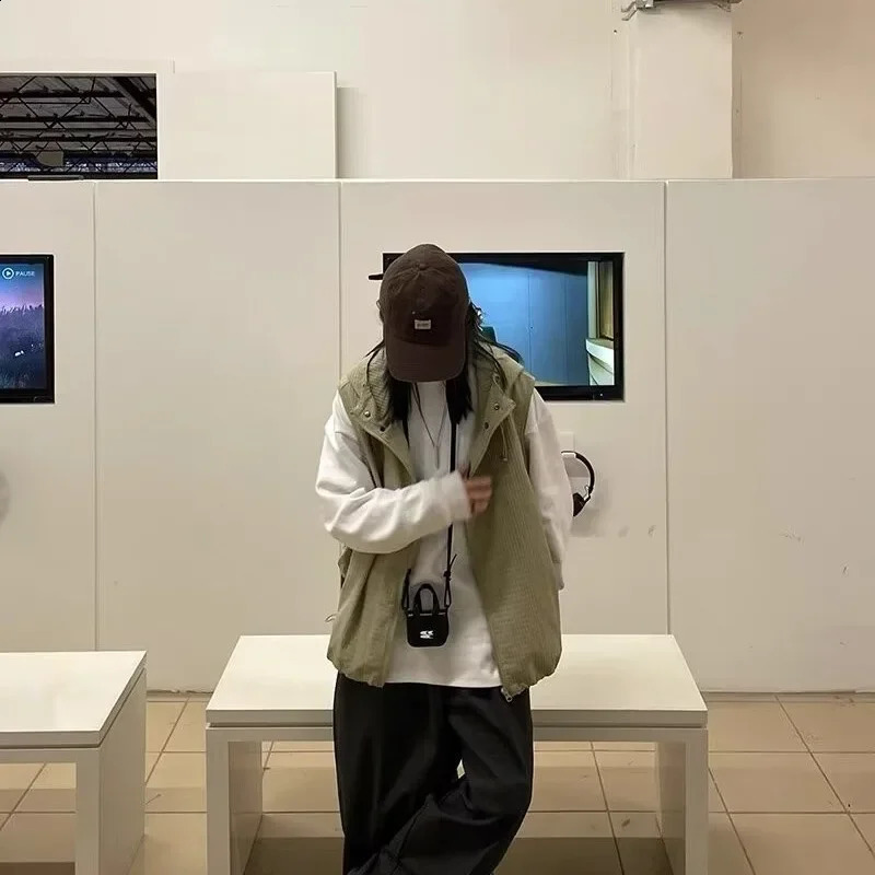 Japanese retro checkered hooded vest loose fitting workwear sleeveless folding jacket trendy 240819