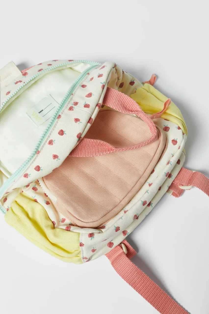 Z New Childrens Bag Baby Strawberry Print Womens Backpack Schoolbag Y240820