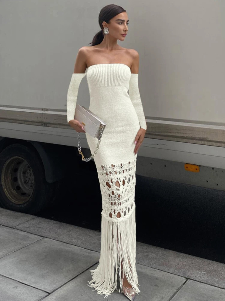 Summer Fashion Elegant Beach Vacation Woolen Long Dress Sexy Wrapped Chest Long Sleeve Hollow Tassel Dress 240819