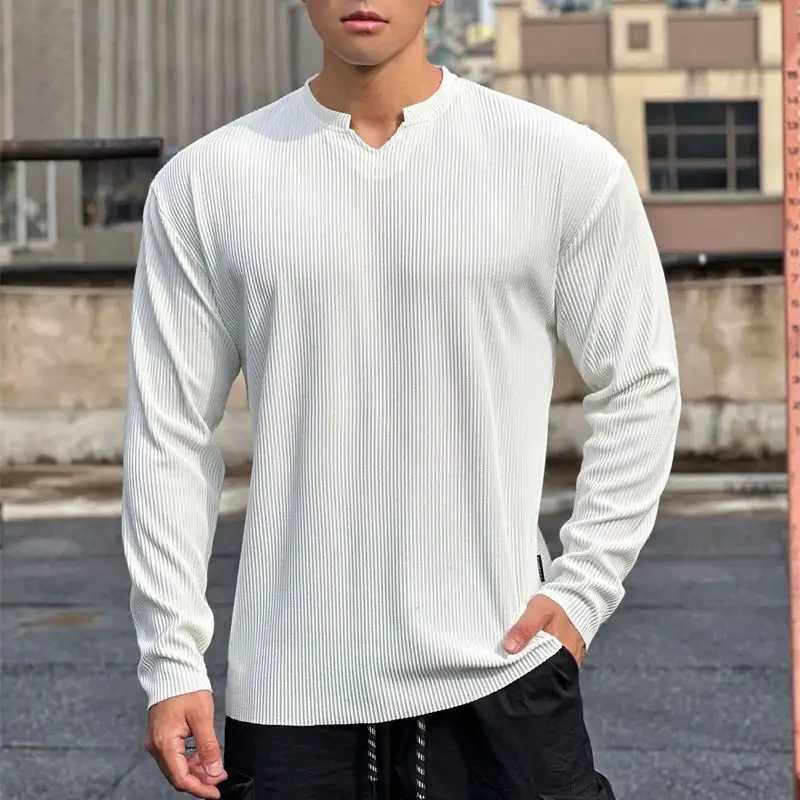 Spring and autumn new street wear casual white long sleeve mens T-shirt fashion solid color vertical V-neck T-shirt mens wearXJ240819