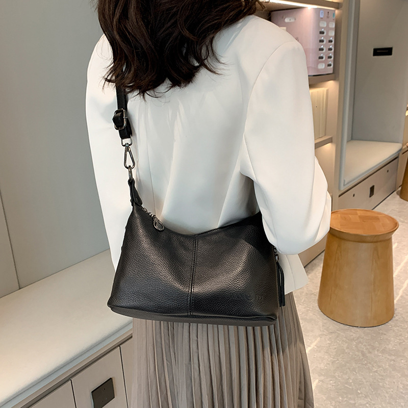 layer cowhide middle-aged women's Korean version tassel mother's genuine leather fashion one shoulder crossbody bag trendy and atmospheric h