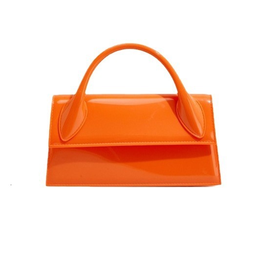 PVC Barbie jelly fashionable versatile for dinner parties. It is dirt resistant and easy to wash. Summer women's diagonal cross bag