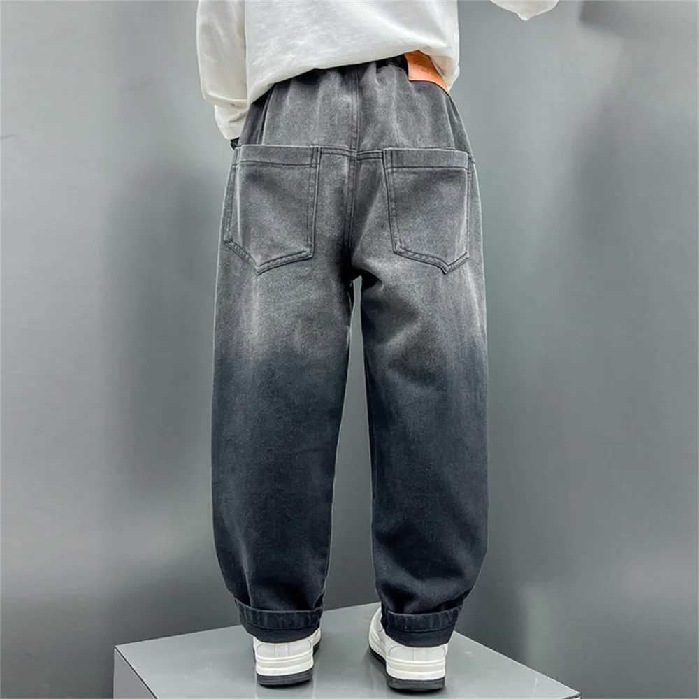 Korean version of boys street dance jeans wide leg pants childrens perforated gradient jeans childrens jeans straight leg pantsW240819