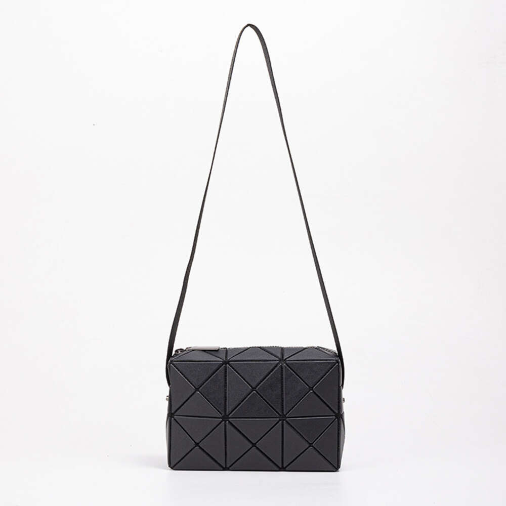 2024 New Lingge Cross Shoulder Women in Summer, Small for Women, Versatile, Lifetime Pillow Bag