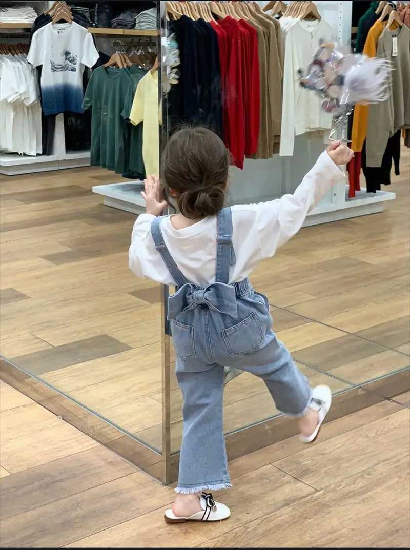 Fall 2024 New Girl Overalls Childrens Wear Trouser Baby Girls Back Bow Denim Overalls Childrens Stretch Jeans Baby Clothing W240806