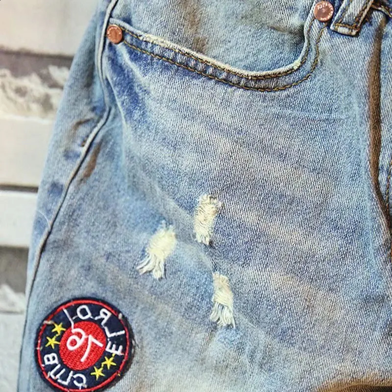Summer mens letter printed denim shorts with casual holes embroidered labels medium 5point pants fashion 240819