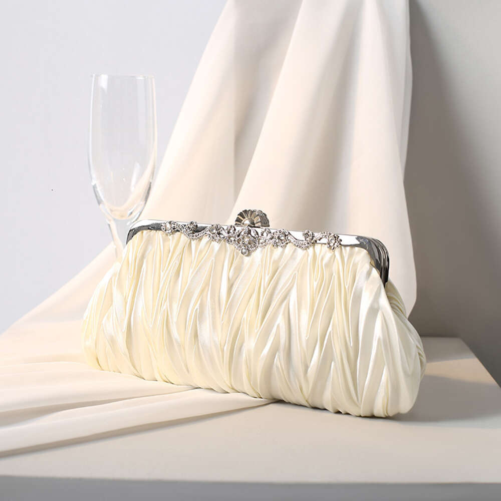 2025S Fashion Designer New Pleated Women s Bag Banquet Handbag Bride s Wedding Dress Evening Dress Bag