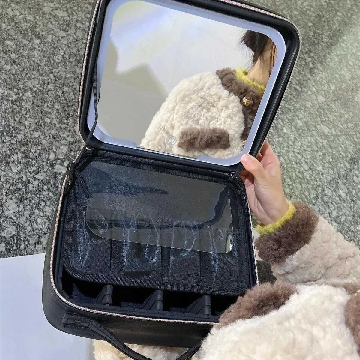 Travel Makeup Bag with Lighted Mirror and 3 Color Settings Rechargeable Cosmetic Organizer Case for Beauty Tools and Accessories Y240819