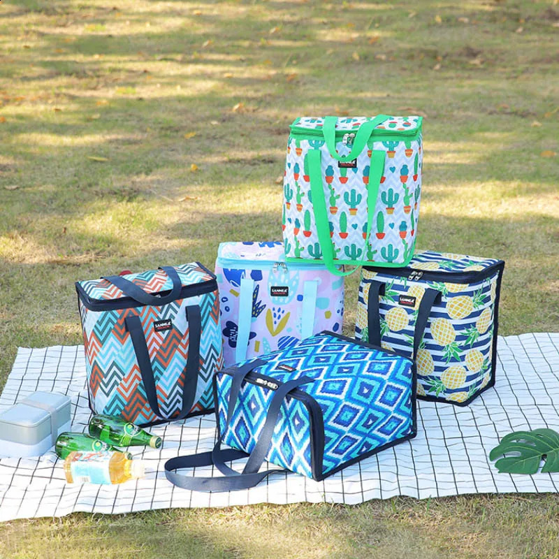Folding Thermal Picnic Bag Large Capacity Waterproof Cool Handbag Portable Insulated Lunch Box Climbing Trips Backpack Utensils 240819