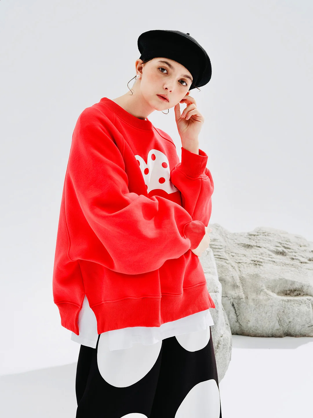 Imakokoni original air layer decal round neck hooded sweatshirt for spring and autumn 234264 240819
