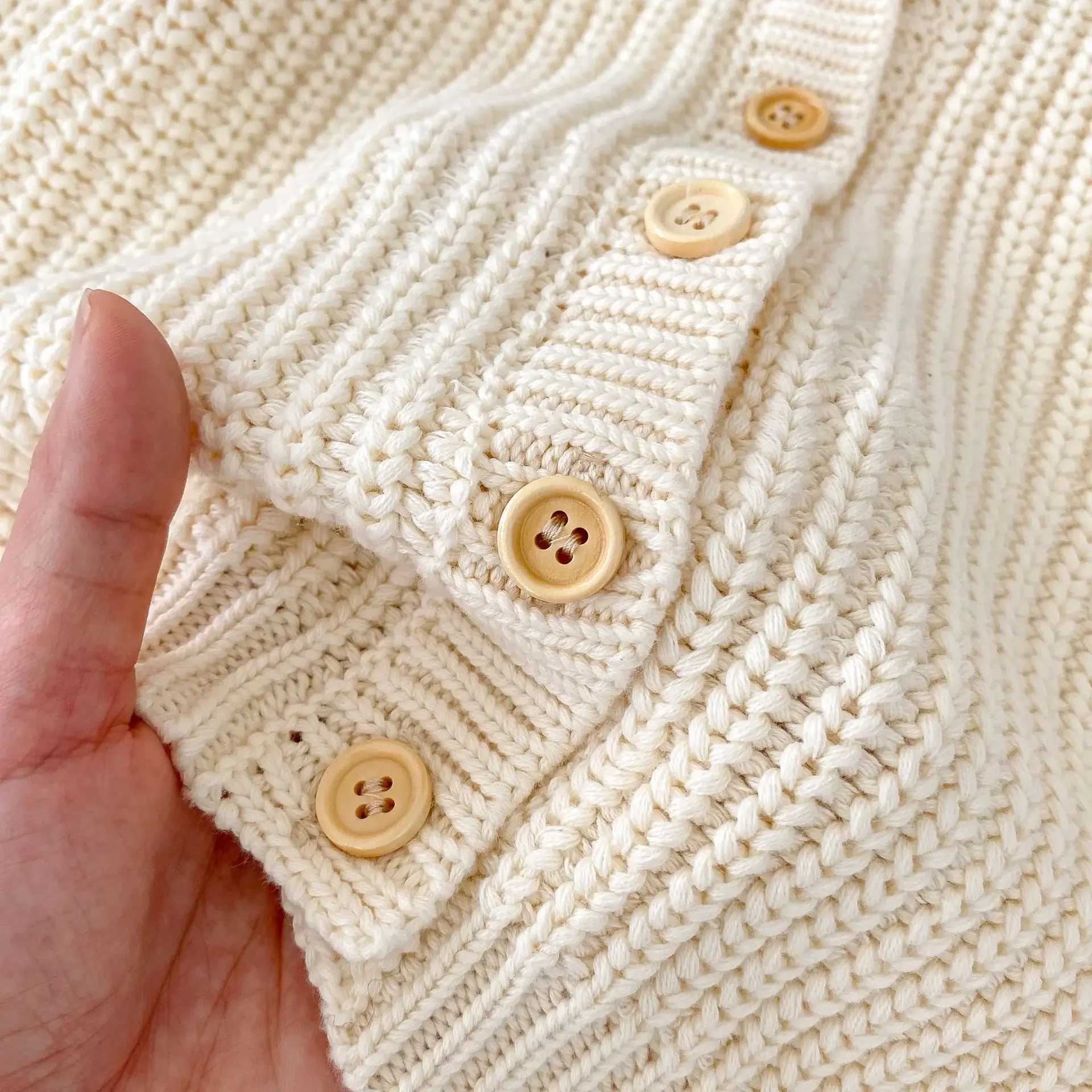 Baby Sweater Coat Autumn 2024 Solid Color Beige Knitted Girls Sweater Long-sleeved Coat 0-3Year Kids Cardigan SweaterXJ240819