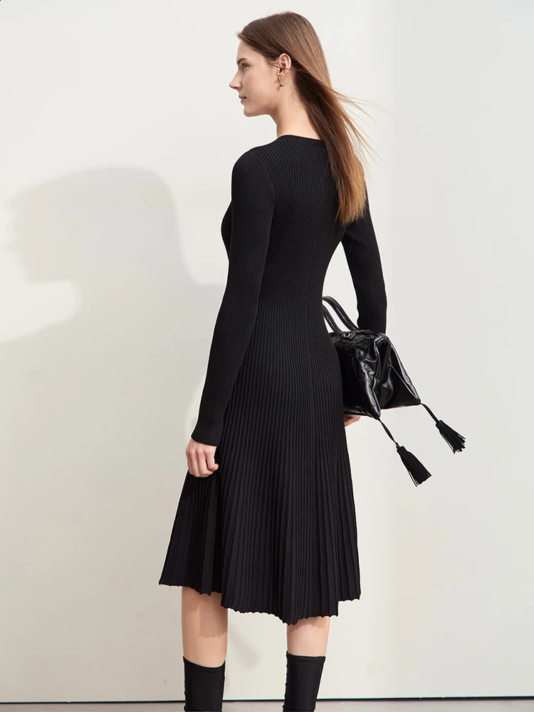 Amii Minimalist Womens Wear Autumn Elegant Vneck Waist Fashion Ultra Thin Knitted Solid Dress 12443127 w240819