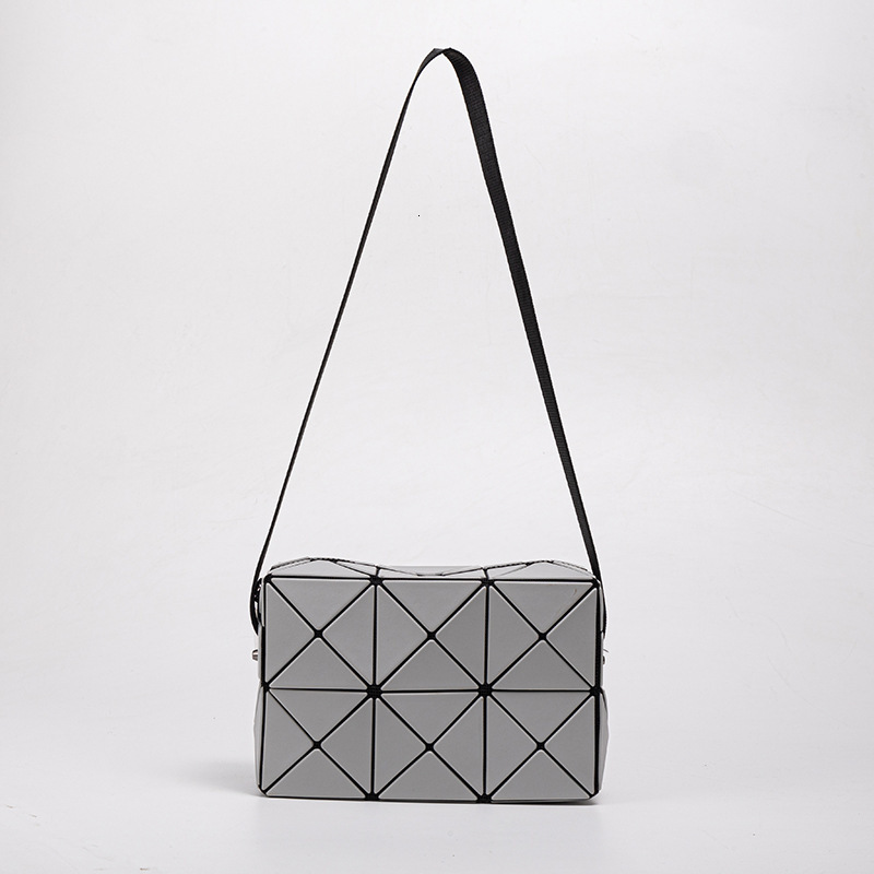 2024 New Lingge Cross Shoulder Women in Summer, Small for Women, Versatile, Lifetime Pillow Bag