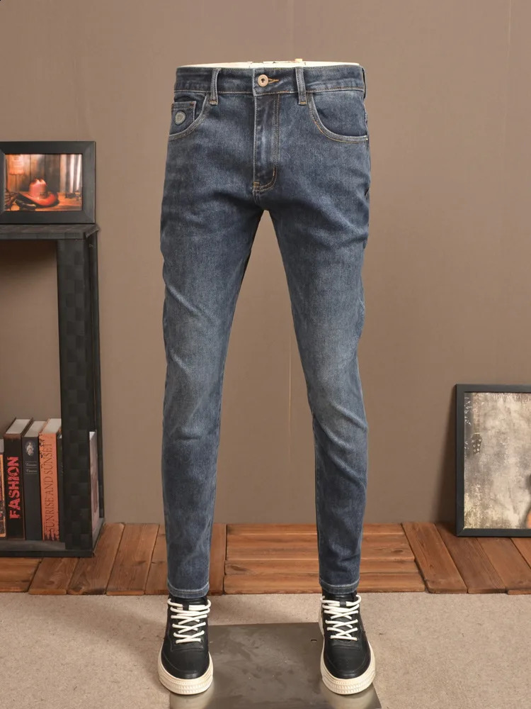 Autumn and Winter Elastic Soft Jeans Mens Fashion Korean High-End Slim Fit Feet Washed High-End Casual Trousers 240819