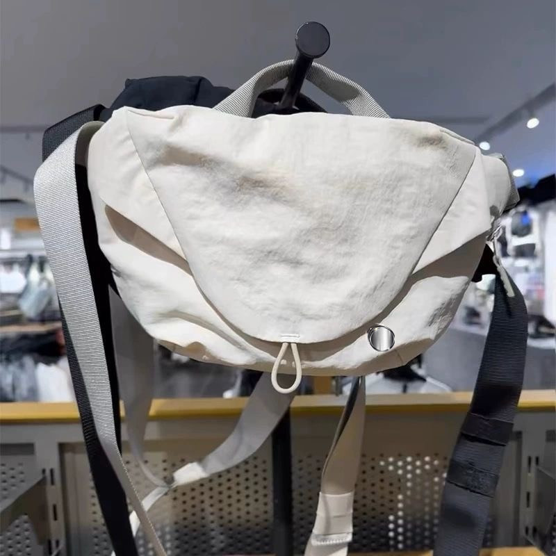 2025-- Curved Crossbody Bag Women Men Yoga Wasit Bag Portable Fanny Pack