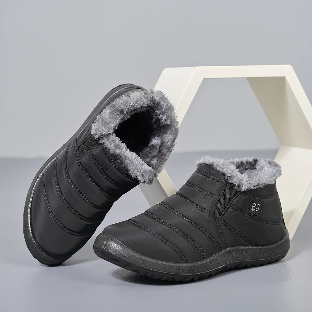 Winter Men Boots Waterproof Snow Boots Warm Fur Casual Men Shoes Antislip Ankel Boots Plush Cotton Shoes 240819