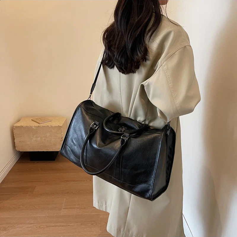 2024 Large Capacity Travel Bag Pu Leather Golf Boston Shoulder Handbag Leisure Sports Fitness Suitcase Weekender Duffle 240819ZYl