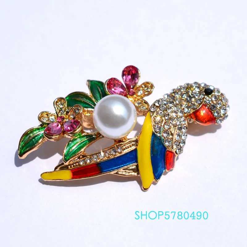 Fashion jewelry rhinestone parrot brooch womens alloy brooch pearl brooch multi-color clothing womens gift coat accessories W240815