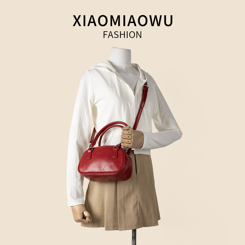 Versatile crossbody new student shoulder bag, summer bowling, commuting handbag, women's niche high-end feel