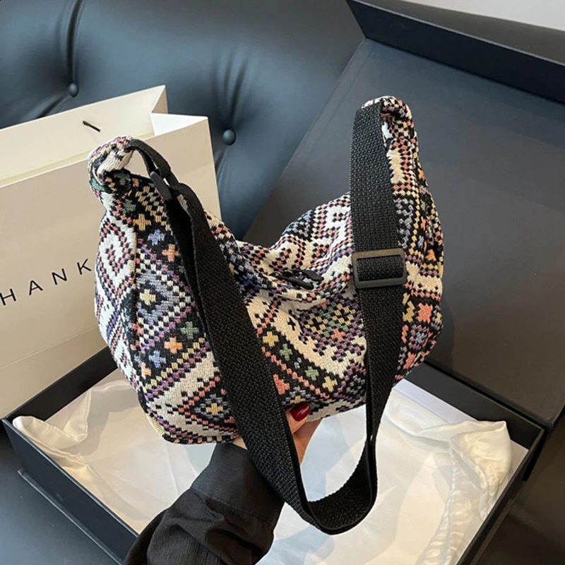 LargeCapacity Shoulder Bag EthnicStyle Crossbody Casual Dumpling Trend Simple Zipper Handbag Messenger Tote Bags 240819