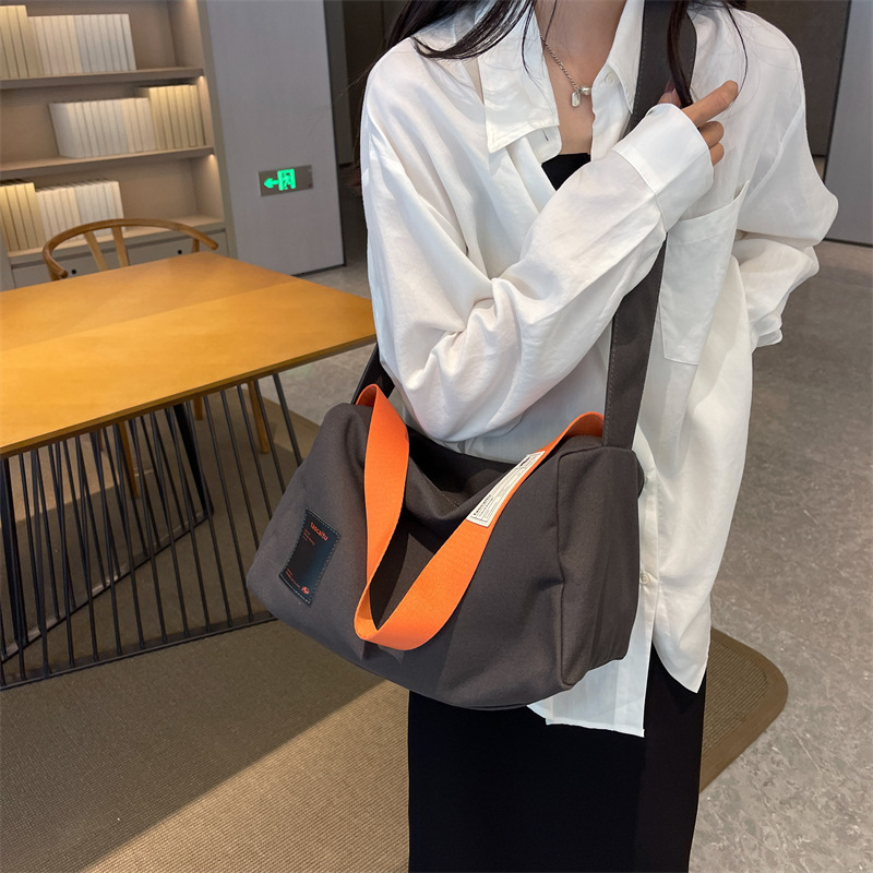 Simple and stylish crossbody tote online red envelope women's 2024 new casual canvas bag, large capacity shoulder bag