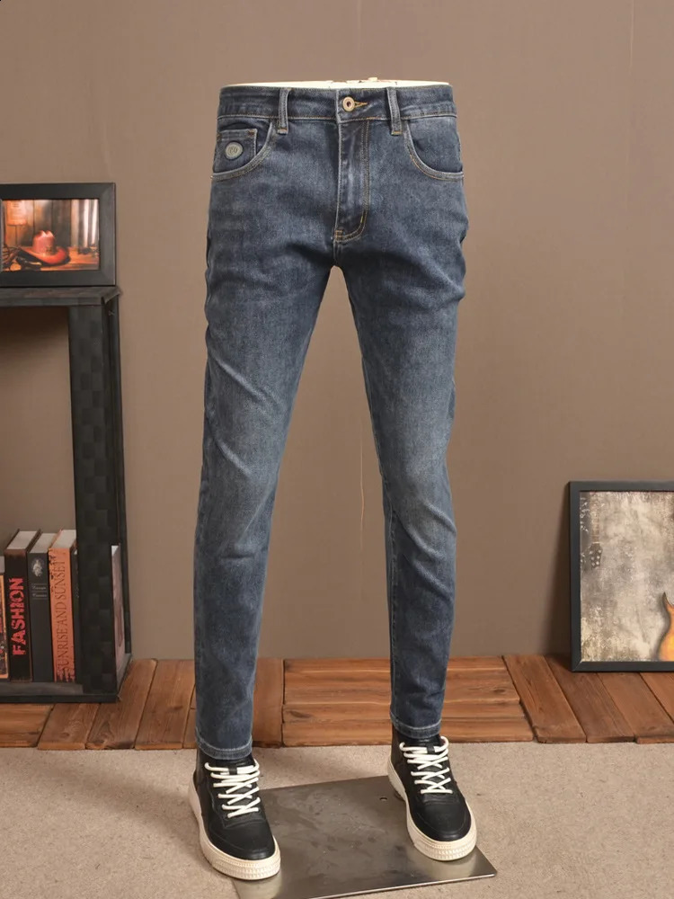 Autumn and Winter Elastic Soft Jeans Mens Fashion Korean High-End Slim Fit Feet Washed High-End Casual Trousers 240819