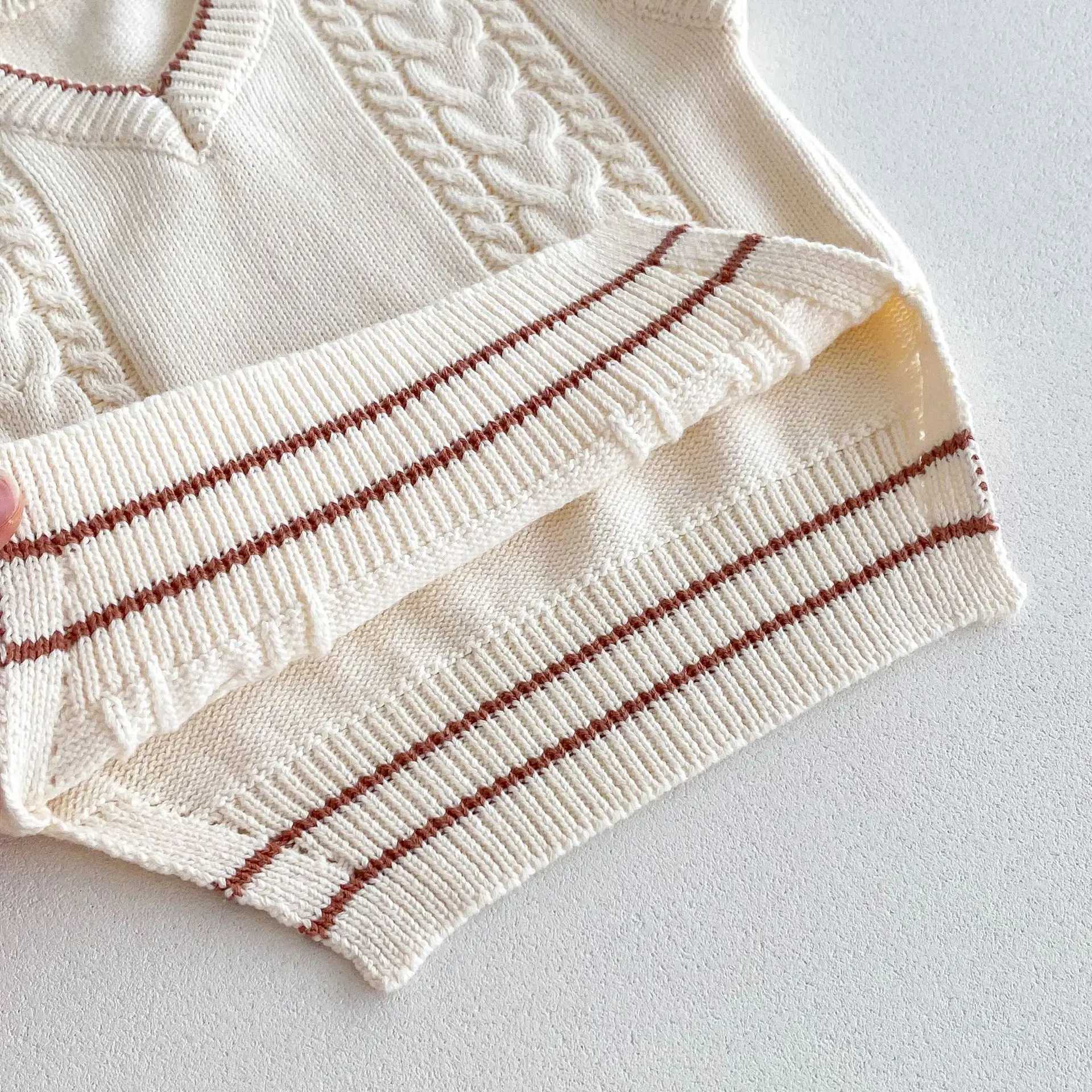Autumn New Children V-neck Knitted Vest Cotton Loose Boys Girls Solid Casual Sweater Knitwear Baby Sleeveless Tops Kids ClothesXJ240819