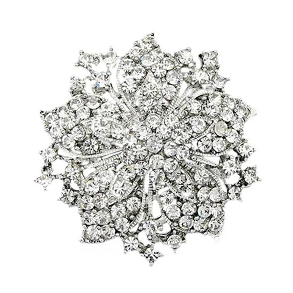 Hot selling Brooch pin Exquisite rust proof silver plated rhinestone round flower brooch for dates W240815