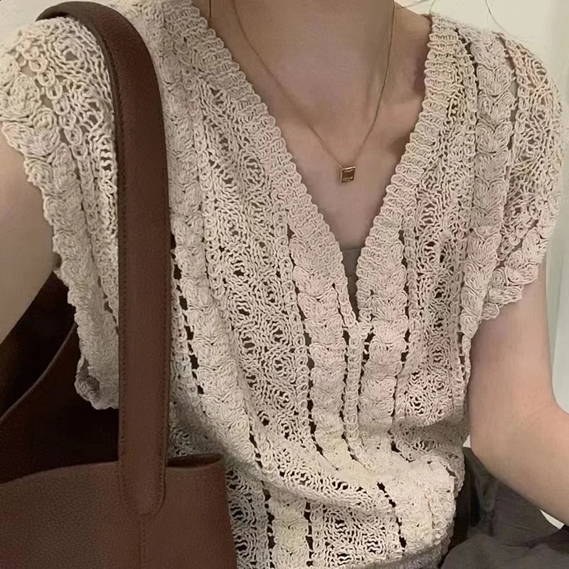 Womens hollow Vneck knitted retro loose casual full matching street clothing simple Korean summer fashion 240819