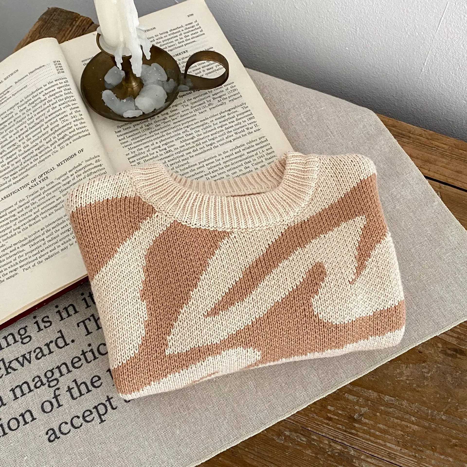Fashion Autumn Baby Girls Knitted Sweaters Brown Irregular Pattern Print Pullover Shirts Warm Kids Tops Tees OutwearsXJ240819