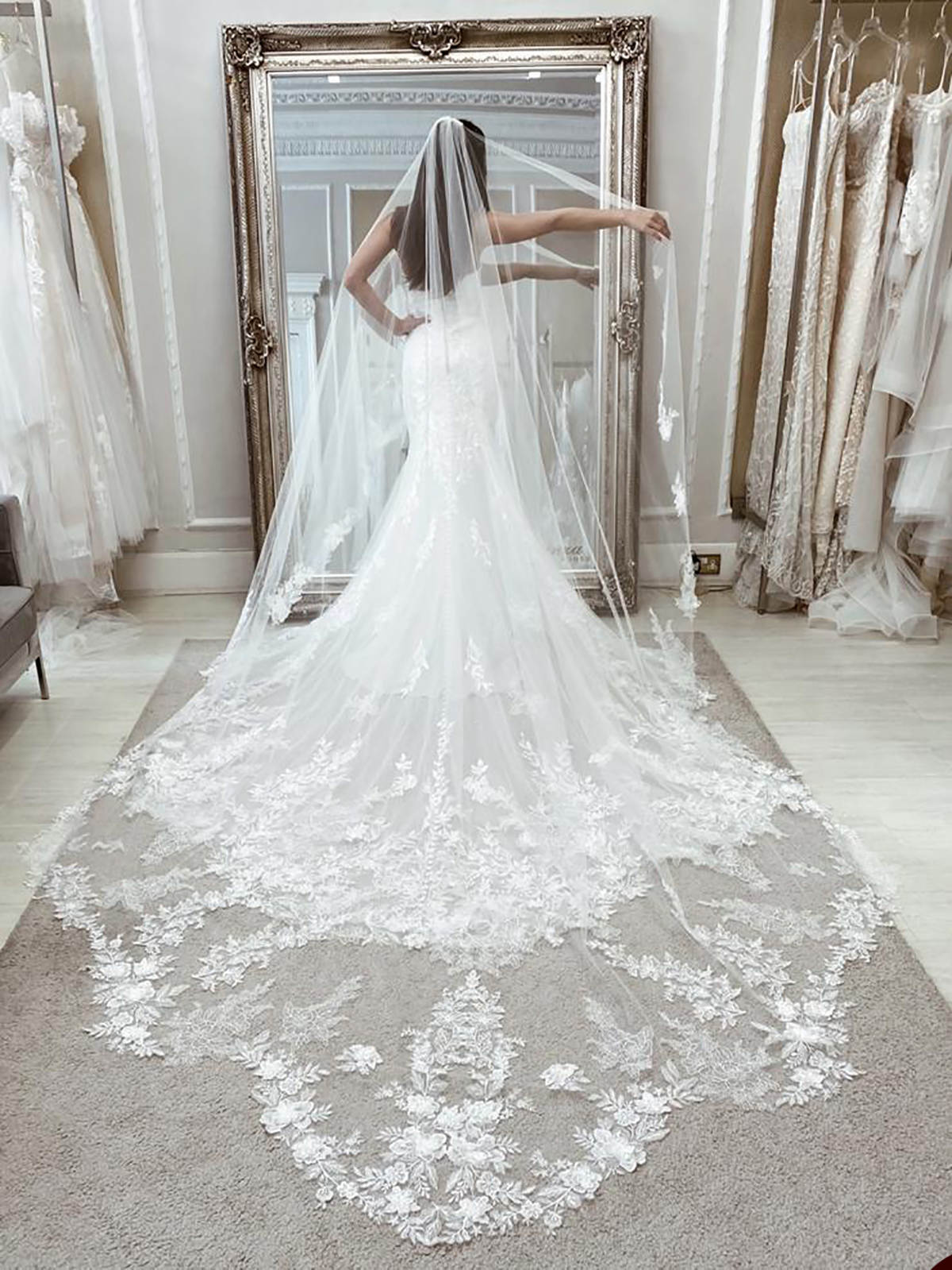 Gorgeous Wedding Veil Appliques One Layer Long Cathedral Length Veils Lace Edge With Comb Custom Made Bridal Accessories