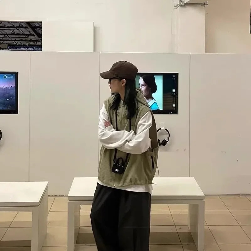 Japanese retro checkered hooded vest loose fitting workwear sleeveless folding jacket trendy 240819