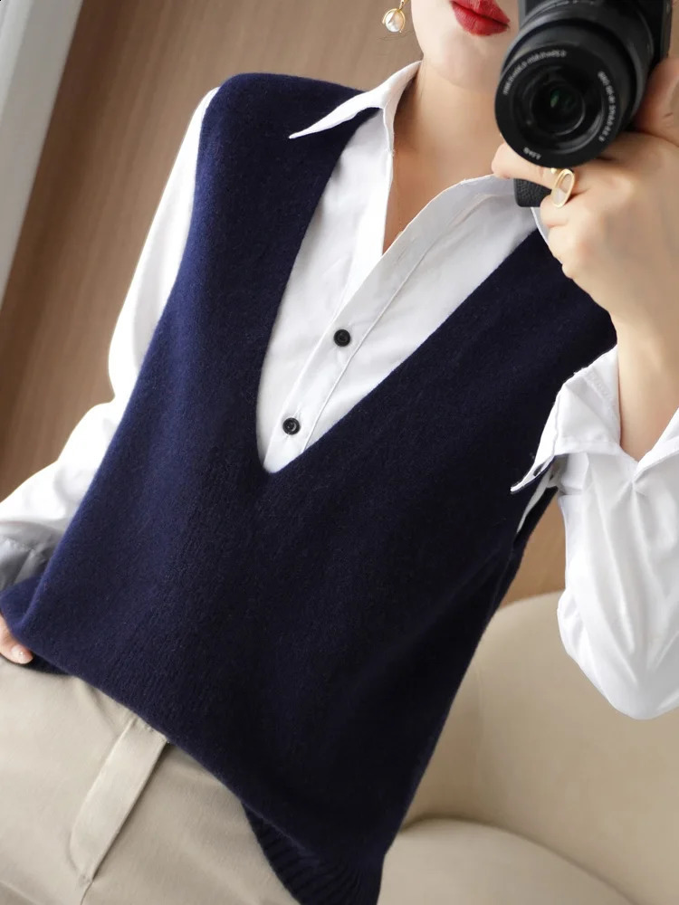 Merino wool sweater vest loose deep Vneck sleeveless short sleeved knitted floral thick and warm jumper jacket 240819