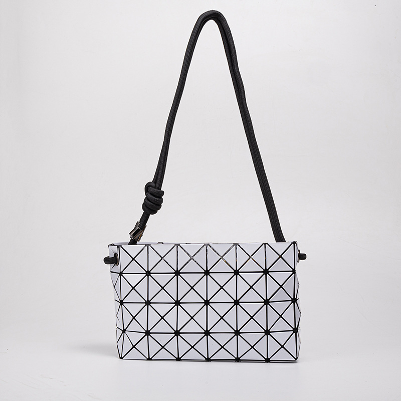 2024 new Lingge women's high-end handbag, versatile and lifelong tofu bag for women