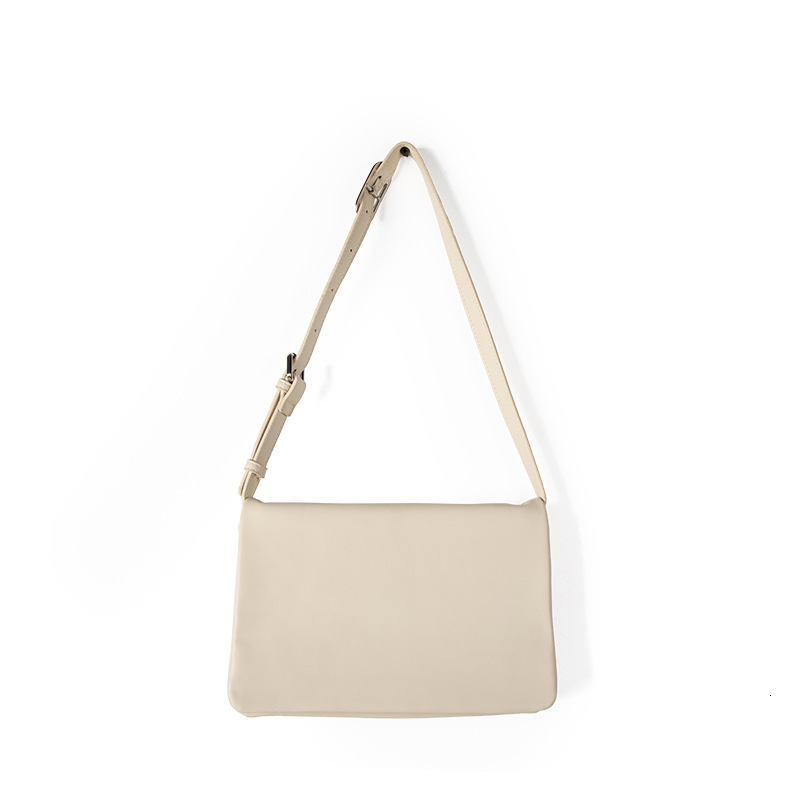 Simple and fashionable red small square with a high-end feel for summer outings, niche students, women's large capacity underarm shoulder bag