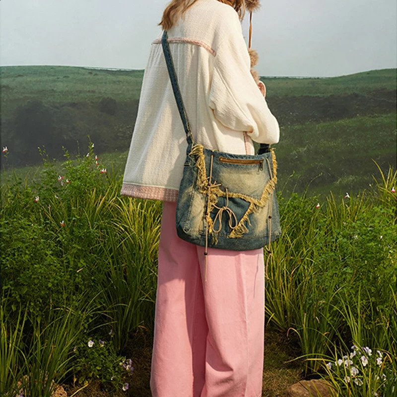 Versatile Casual Large Capacity Crossbody Bags with Tassels Niche Retro Denim Messenger Bags for Women School Student Bags 240819