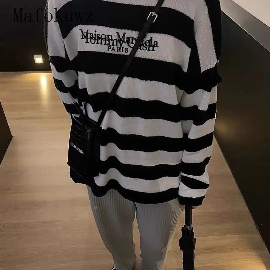 Autumn and Winter Oneck Black White Striped Embroidered Sweater for Couples Loose Casual High Street Pullover Mens Wear 240819