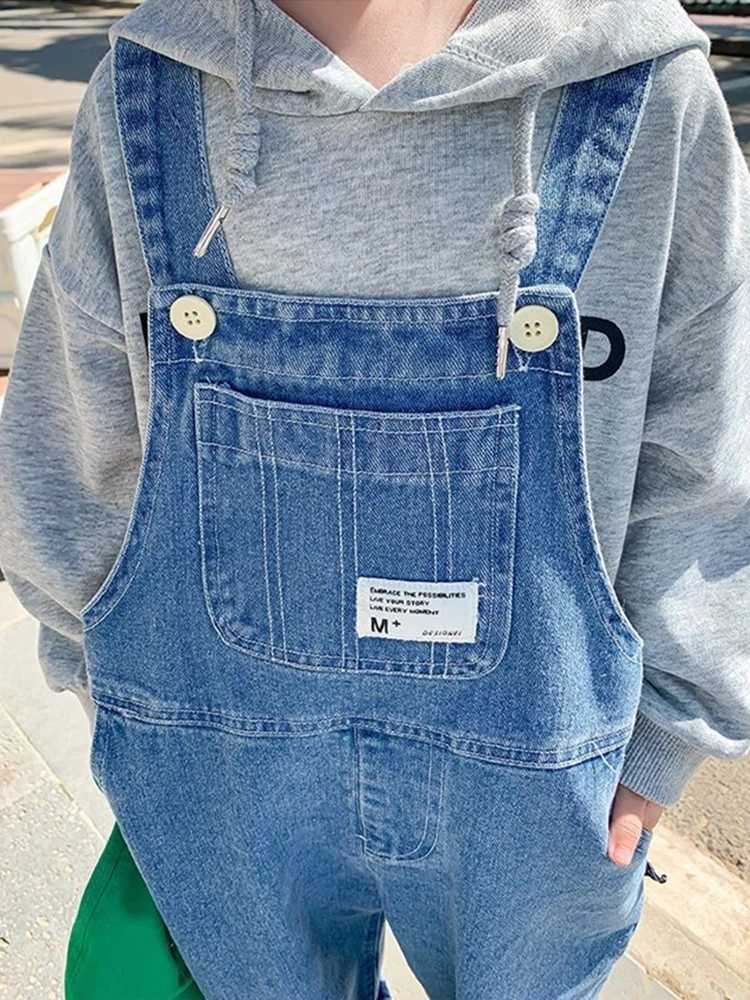 Baby denim top 2024 spring boys and girls casual loose jeans jumpsuit baby suspension pants 1-6Y childrens clothing W240806