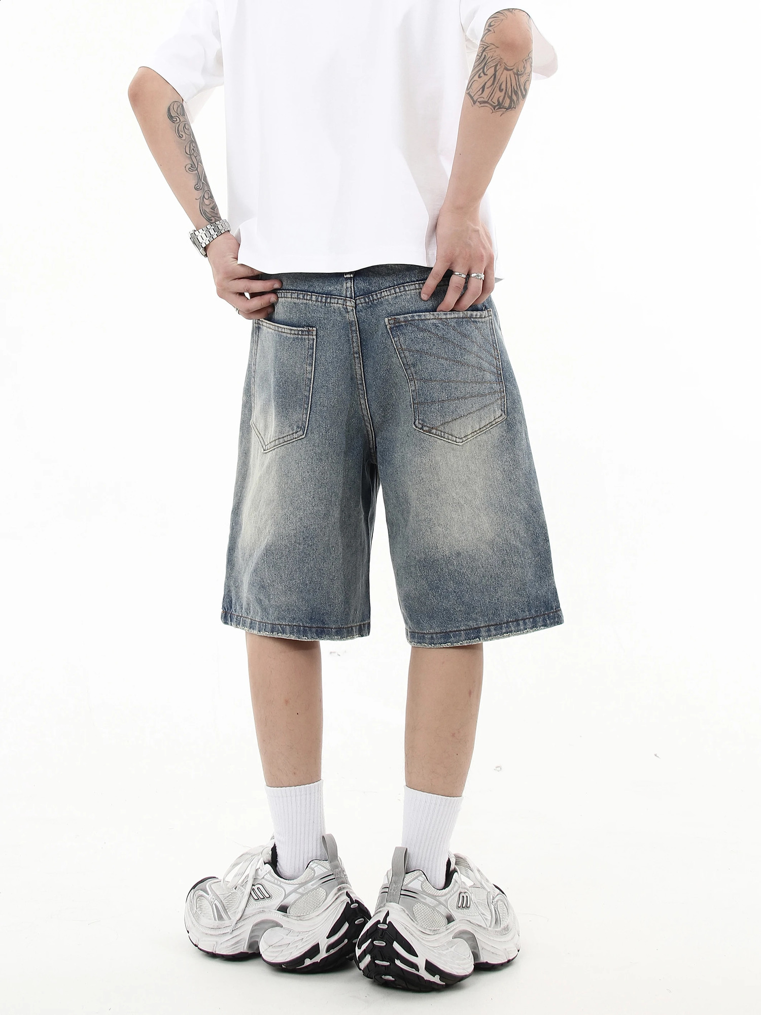 Embroidered denim shorts and hiphop that are uncomfortable to wash 240819