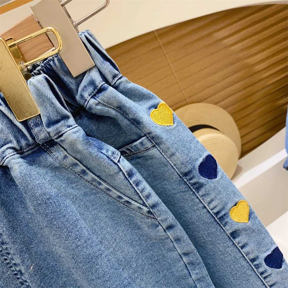 1-6 year old girls jeans for spring and autumn casual elastic waist childrens embroidered jeans 2024 new childrens loose jeansW240819