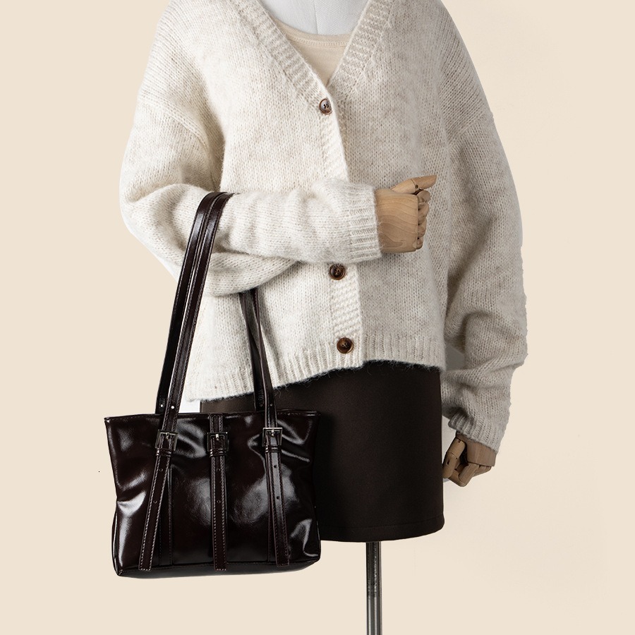 2024 Fashion Summer Commuting Style Tote Personalized Silver Shoulder Bag for Girls High End, Small and Medium Capacity